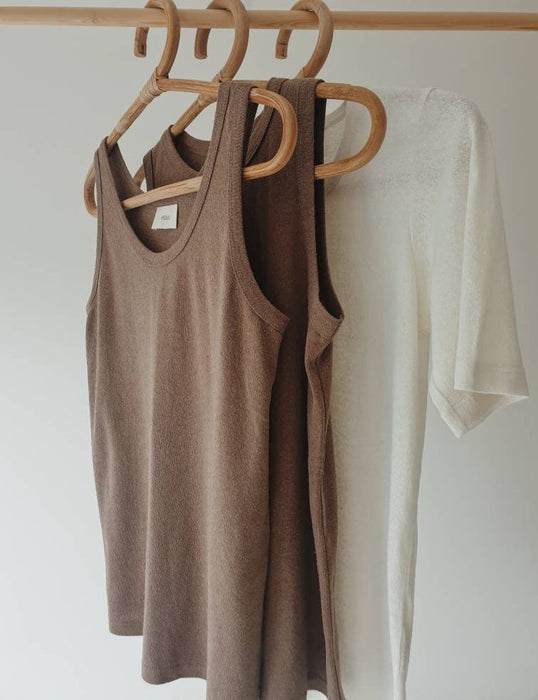 Slim fit, narrow scoop, elbow-length sleeves. Unisex T- Shirt 004, Raw Silk, Silk Noil Jersey | Pouli PouliTheLabel